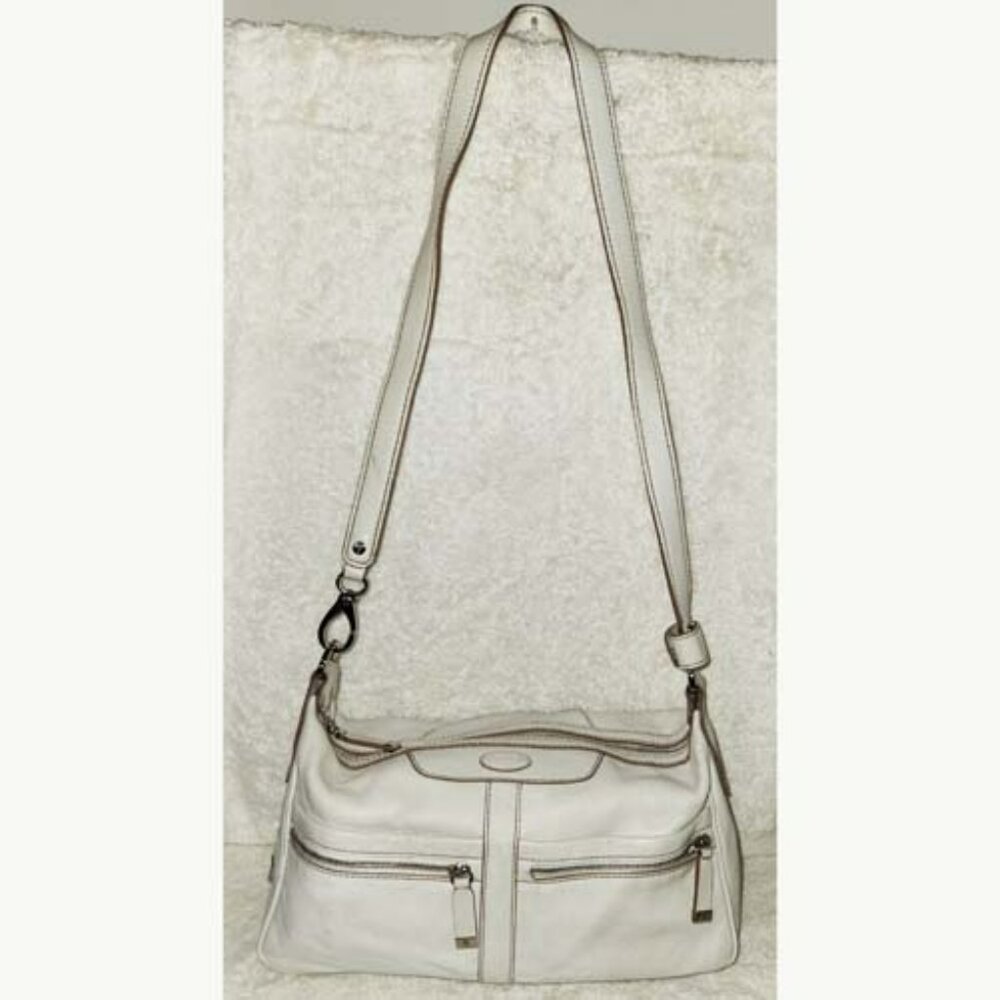 TOD'S CREAM LEATHER SHOULDER HANDBAG WITH A ZIP CLOSURE, SILVER TONE HARDWARE